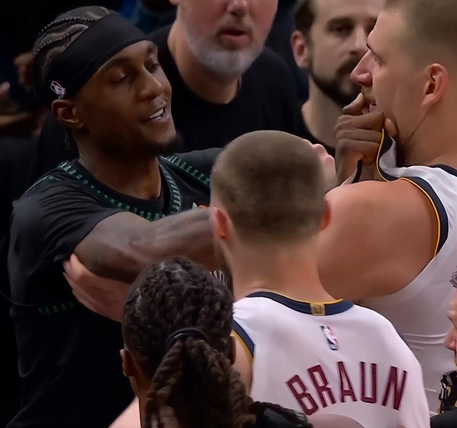 心态被打崩了！麦丹上空篮，约基奇跑全场讨说法引冲突，前者亮了