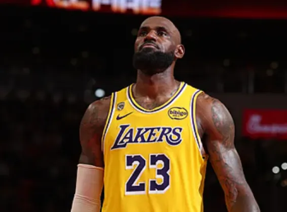 开云-小托马斯：詹姆斯的球商史上最高，身体41岁但头脑还在巅峰